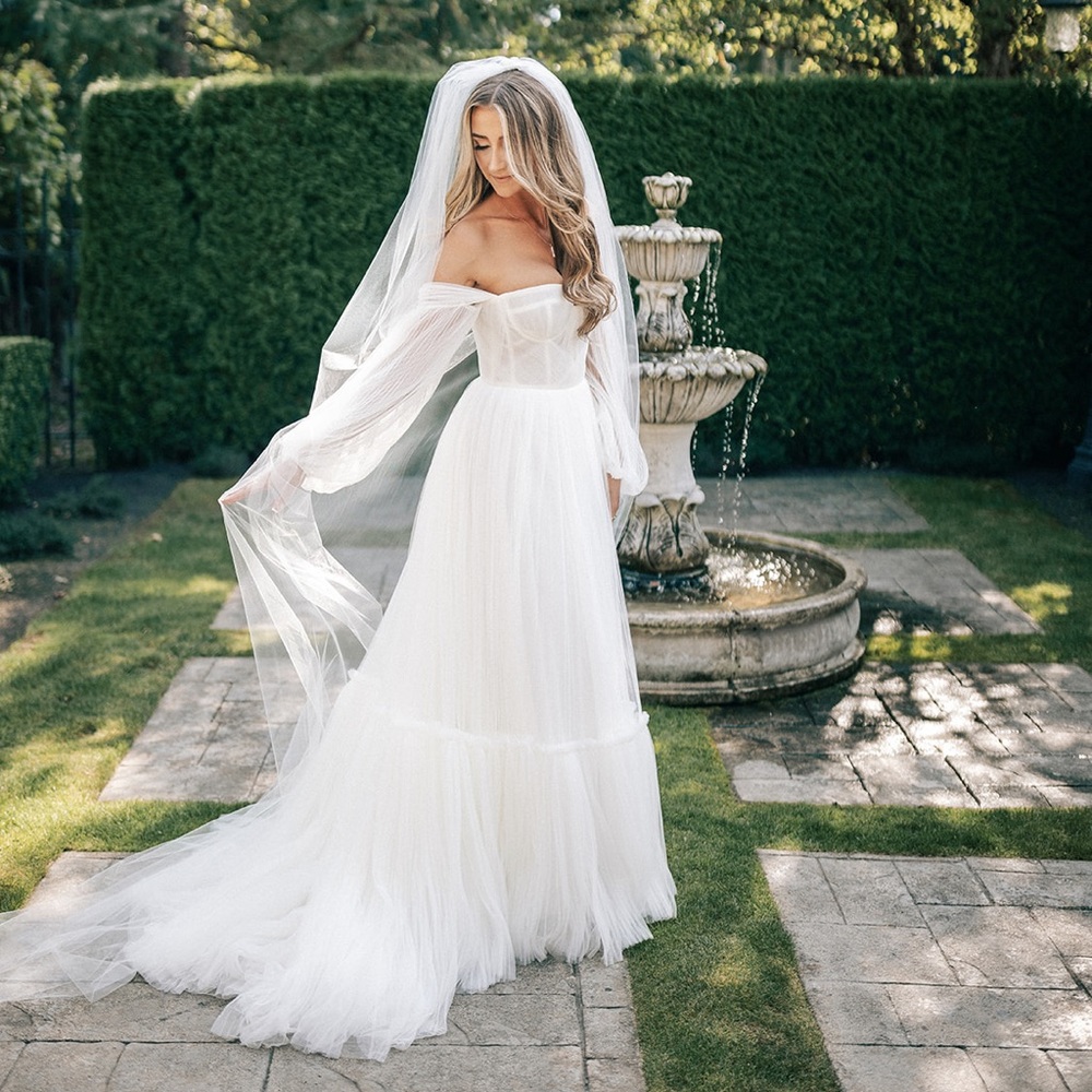 Alena Leena Armeria wedding dress